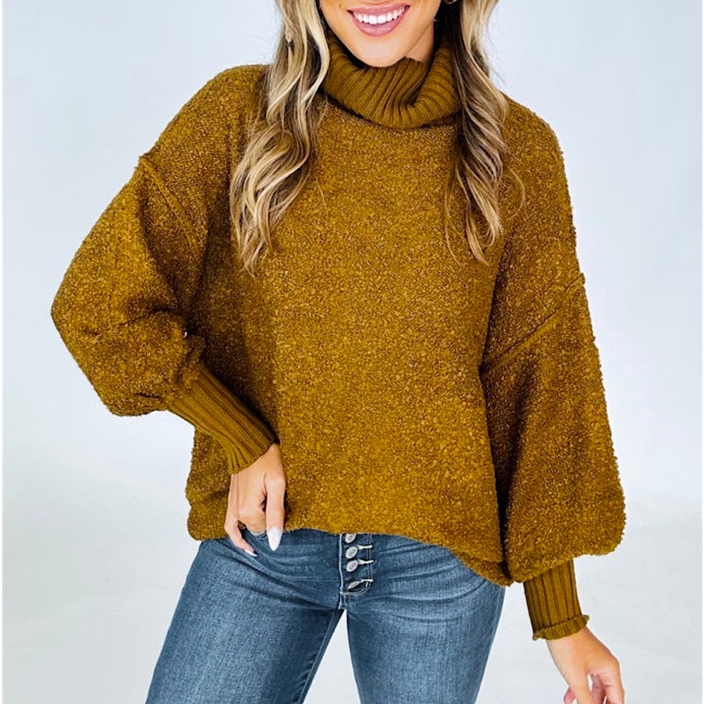 🎉SALE🎉 🆕🤎DOUBLE ZERO: PALE BROWN Fuzzy L/S Turtle Neck Sweater SMALL